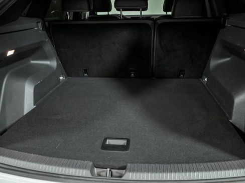 Certified 2022 Volkswagen Atlas Cross Sport SE image 8