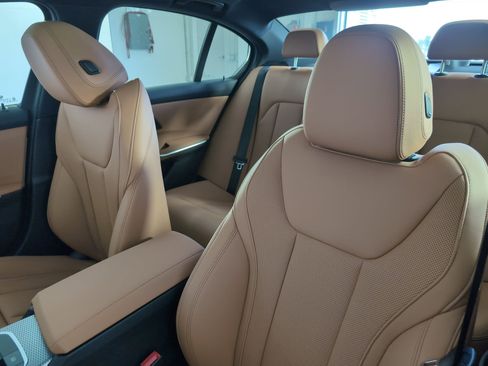 Used 2025 BMW 330i Sedan w/ Convenience Package image 21