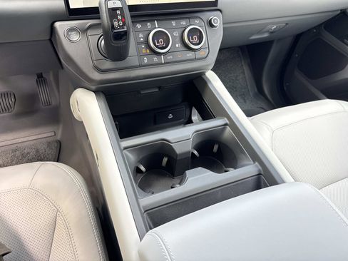 New 2026 Land Rover Defender 110 X-Dynamic SE AWD/4WD image 26