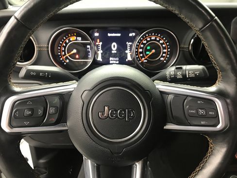 Used 2022 Jeep Wrangler Unlimited Sahara AWD/4WD image 12