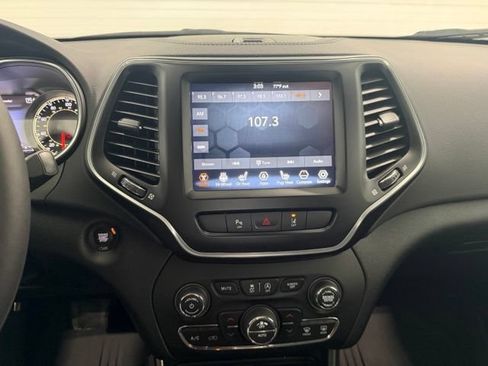 Used 2022 Jeep Cherokee Latitude Lux w/ Mopar Interior Package AWD/4WD image 16