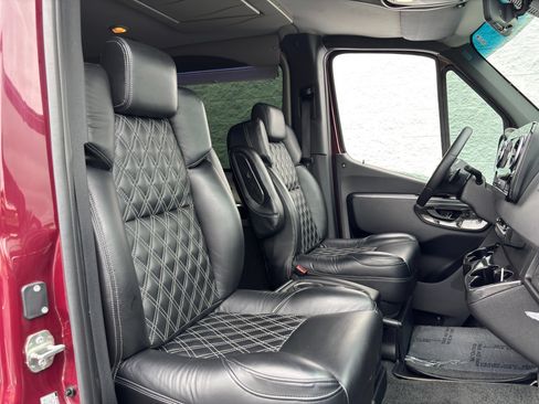 Used 2024 Mercedes-Benz Sprinter 2500 image 23