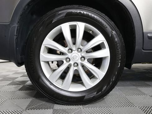 Used 2011 Kia Sorento LX w/ Convenience Pkg AWD/4WD image 7