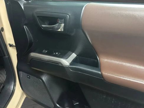Used 2017 Toyota Tacoma Limited w/ Tow Package RWD image 18