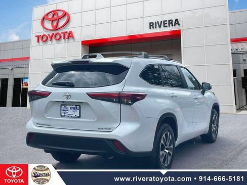 Used 2023 Toyota Highlander XLE AWD/4WD image 6