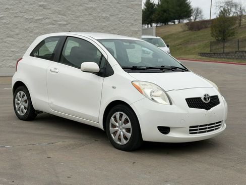 Used 2007 Toyota Yaris 2-Door Hatchback image 9