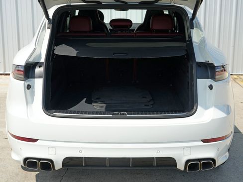 Used 2020 Porsche Cayenne Turbo image 10