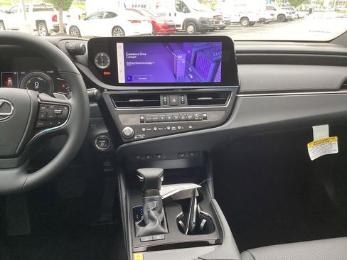 New 2025 Lexus ES 300h F Sport image 25