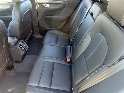 New 2025 Volvo XC40 B5 Core w/ Protection Package Premier image 17