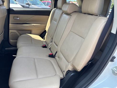 Used 2017 Mitsubishi Outlander SEL AWD/4WD image 13