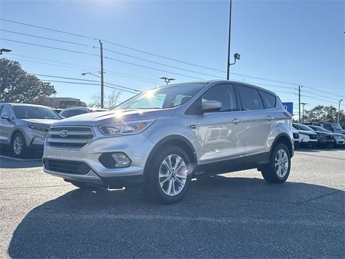 Used 2019 Ford Escape SE image 9