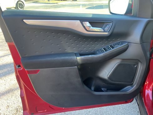 Used 2020 Ford Escape SE image 10