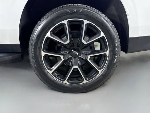 Used 2021 Chevrolet Suburban RST w/ Luxury Package image 37