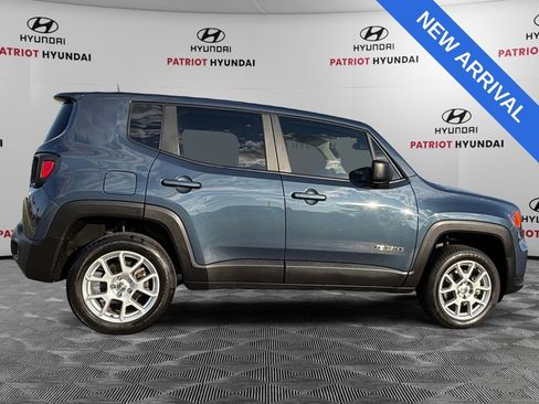 Used 2023 Jeep Renegade Latitude AWD/4WD image 2