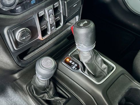 Used 2024 Jeep Wrangler Unlimited w/ Convenience Group AWD/4WD image 24