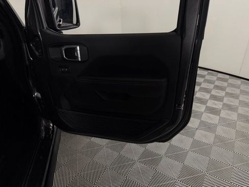 Certified 2025 Jeep Wrangler Unlimited Sahara AWD/4WD image 36