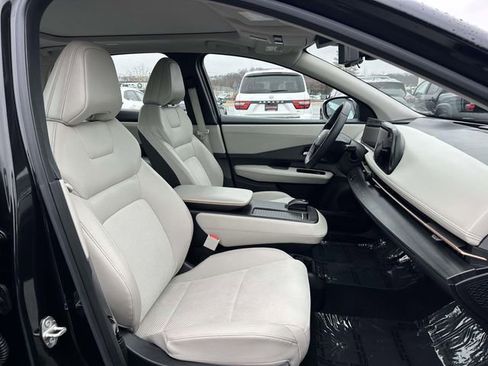 Used 2023 Nissan Ariya FWD image 9