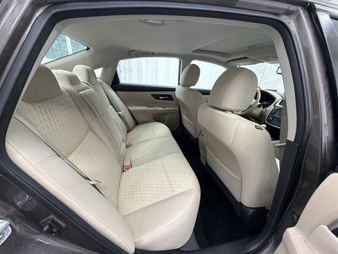 Used 2016 Nissan Altima 2.5 SV w/ Convenience Package FWD image 14