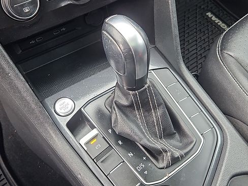 Certified 2021 Volkswagen Tiguan SE w/ Panoramic Sunroof Package image 18