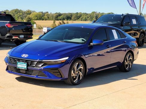 Used 2024 Hyundai Elantra SEL w/ Convenience Package image 3