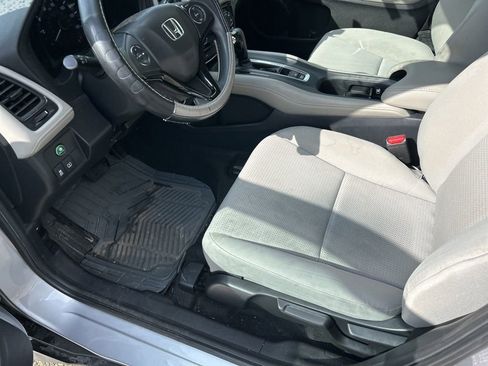 Used 2020 Honda HR-V LX image 7