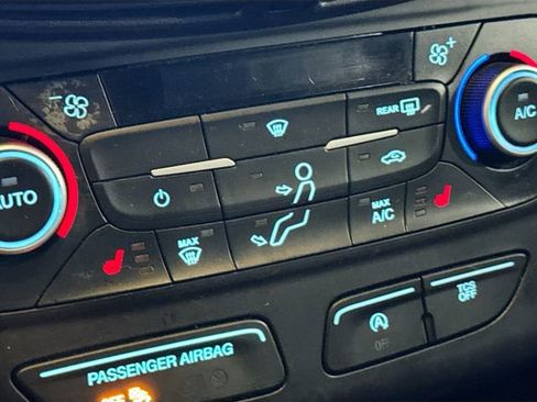 Used 2018 Ford Escape SE w/ SE Sport Appearance Package image 21