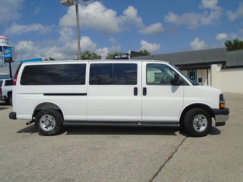 Used 2025 Chevrolet Express 3500 LT w/ LT Preferred Equipment Group RWD image 5