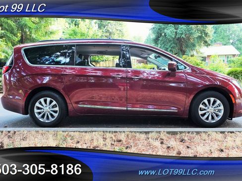 Used 2017 Chrysler Pacifica Touring-L FWD image 8