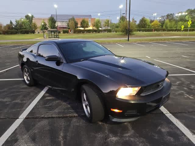 Used 2011 Ford Mustang Coupe w/ 101A Rapid Spec Order Code RWD image 3