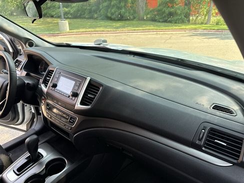 Used 2019 Honda Pilot LX image 25