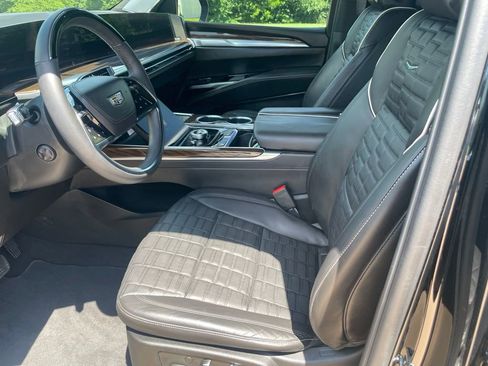 Used 2025 Cadillac Escalade Sport Platinum AWD/4WD image 9