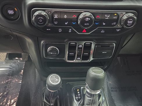 Used 2021 Jeep Gladiator Overland w/ Uconnect 4C Nav & Sound Group AWD/4WD image 23