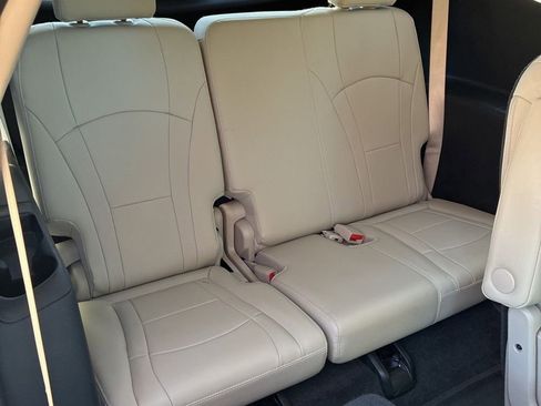 Used 2020 Buick Enclave Essence w/ Sound and Sites Package image 17