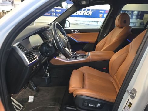Used 2022 BMW X5 xDrive40i w/ M Sport Package AWD/4WD image 13