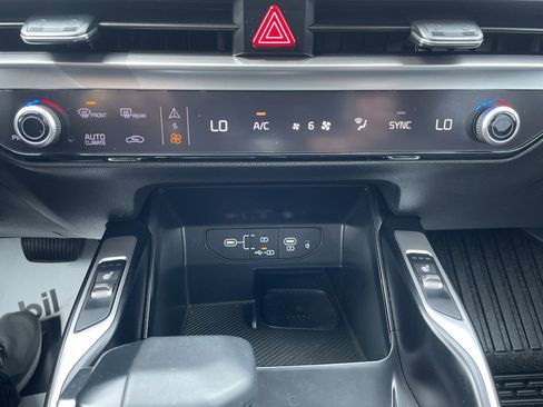 Certified 2024 Kia Sorento X-Line EX AWD/4WD image 17