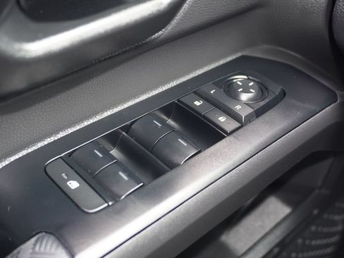 Used 2025 Toyota Tacoma SR5 AWD/4WD image 12