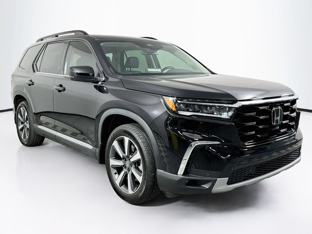 Certified 2025 Honda Pilot Touring image 2