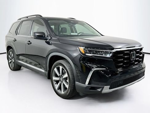 Certified 2025 Honda Pilot Touring image 2