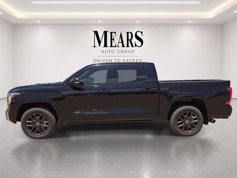 Used 2024 Toyota Tundra Platinum AWD/4WD image 2
