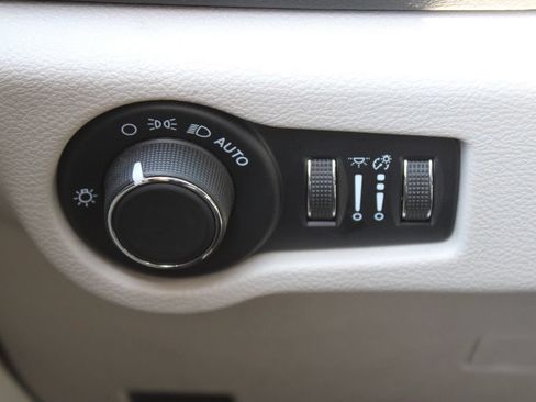 Used 2023 Chrysler Voyager LX FWD image 30