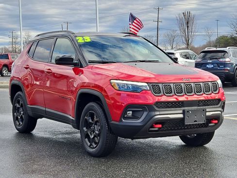 Used 2023 Jeep Compass Trailhawk w/ Trailhawk Elite Group image 2