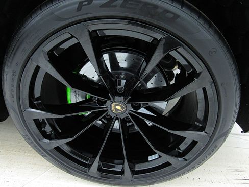 Used 2022 Lamborghini Urus AWD/4WD image 59