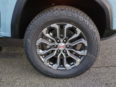 New 2026 GMC Canyon Denali image 9