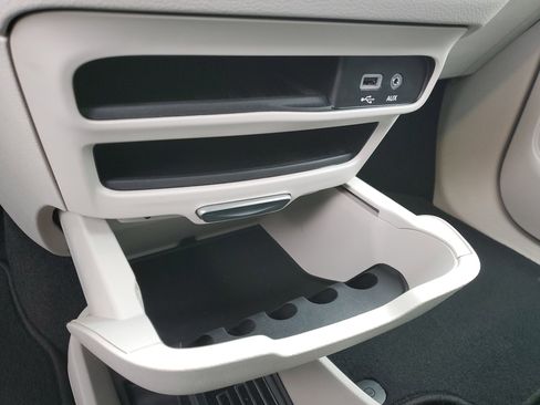 Used 2018 Chrysler Pacifica Touring-L w/ Premium Audio Group image 29