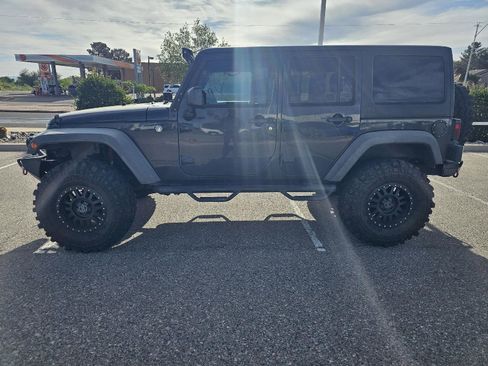 Used 2016 Jeep Wrangler Unlimited Rubicon w/ Connectivity Group AWD/4WD image 3