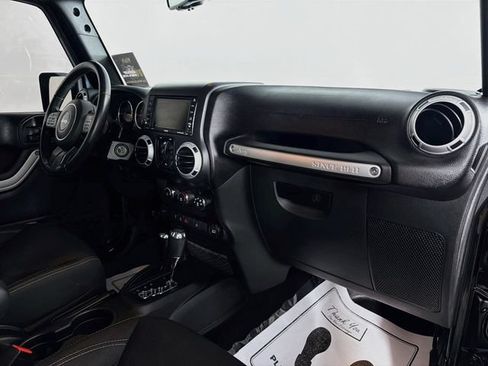 Used 2016 Jeep Wrangler Unlimited Sahara w/ Connectivity Group AWD/4WD image 28