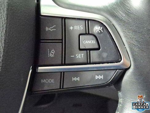 Certified 2021 Toyota Highlander XLE AWD/4WD image 13