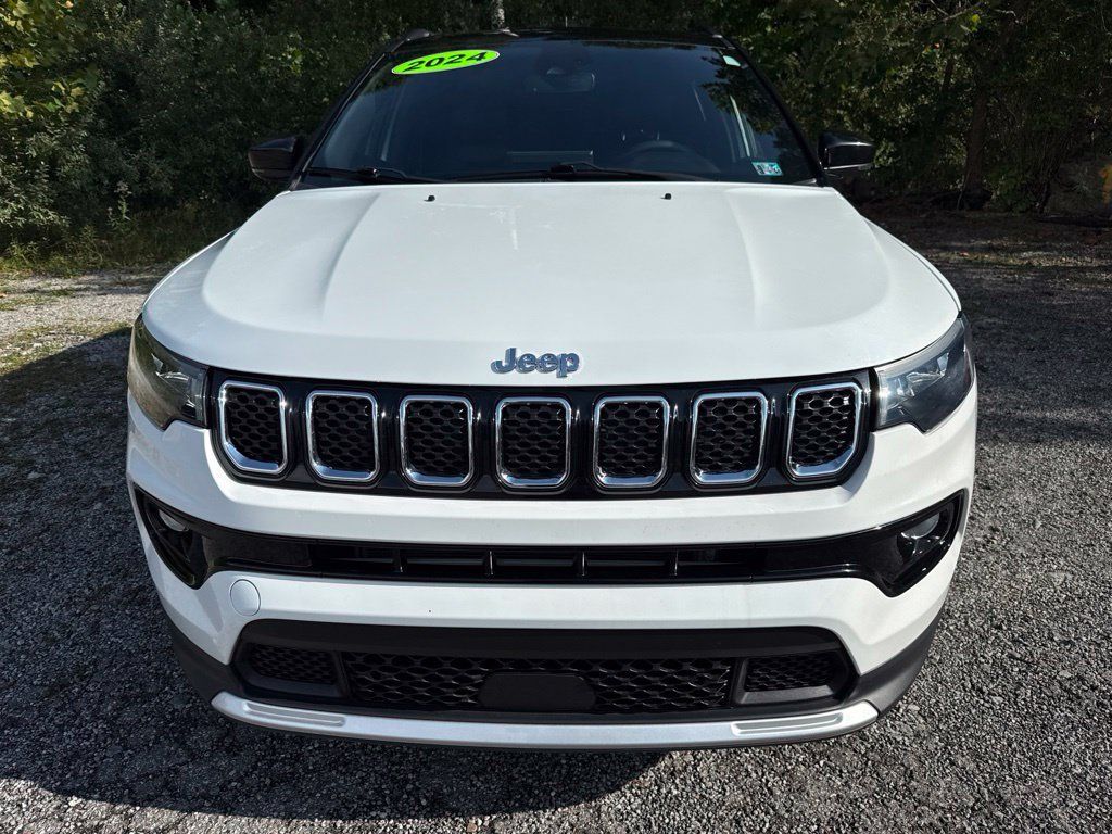 Used 2024 Jeep Compass Limited AWD/4WD image 2
