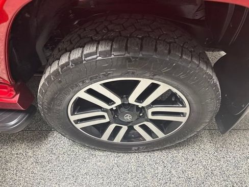 Used 2022 Toyota 4Runner Limited AWD/4WD image 18