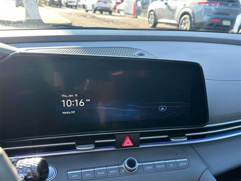 Used 2025 Hyundai Elantra SEL image 26